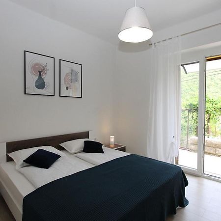 L Apartment Raša Eksteriør billede