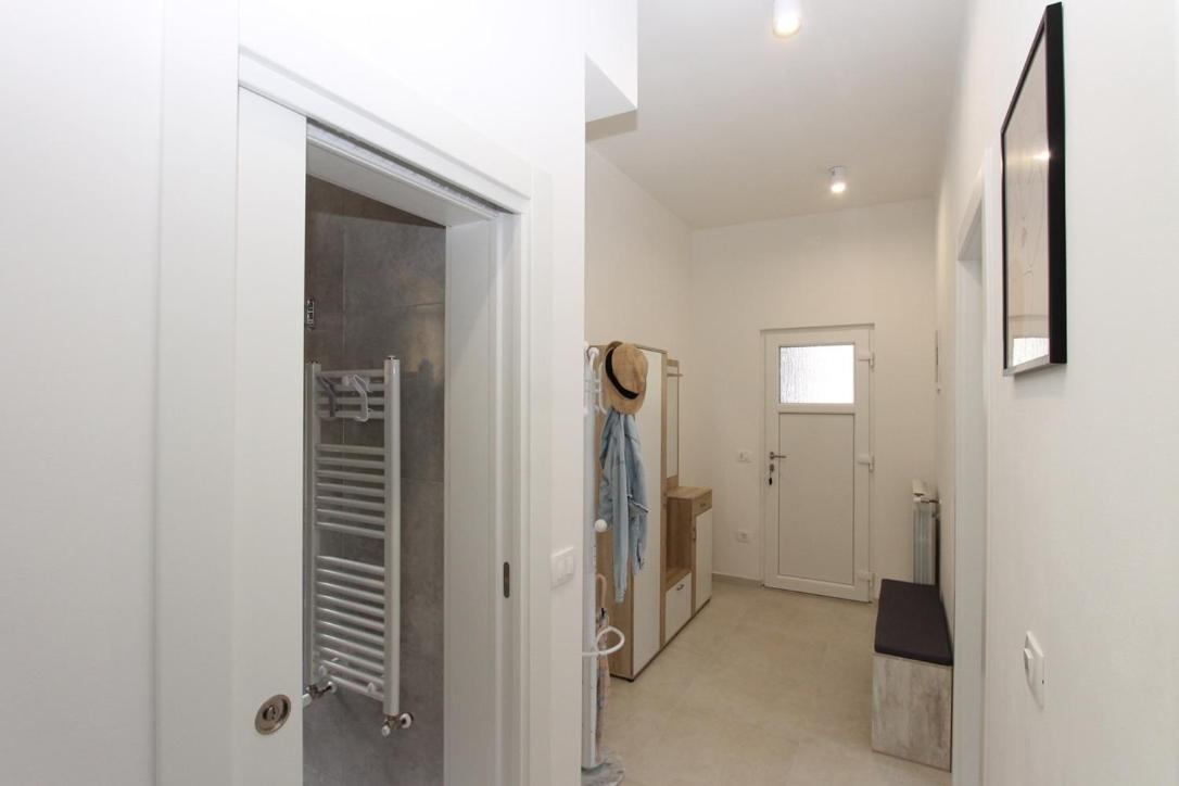 L Apartment Raša Eksteriør billede
