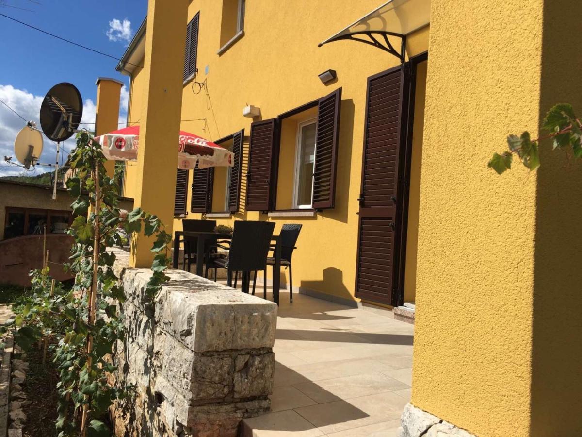 L Apartment Raša Eksteriør billede