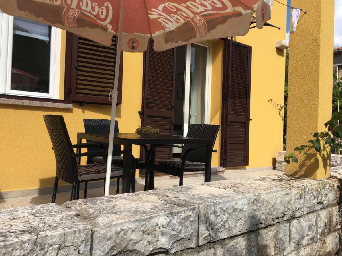 L Apartment Raša Eksteriør billede