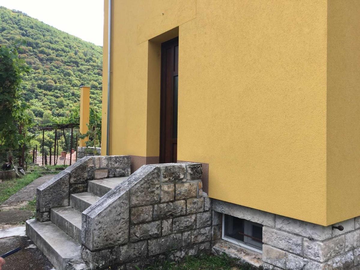 L Apartment Raša Eksteriør billede