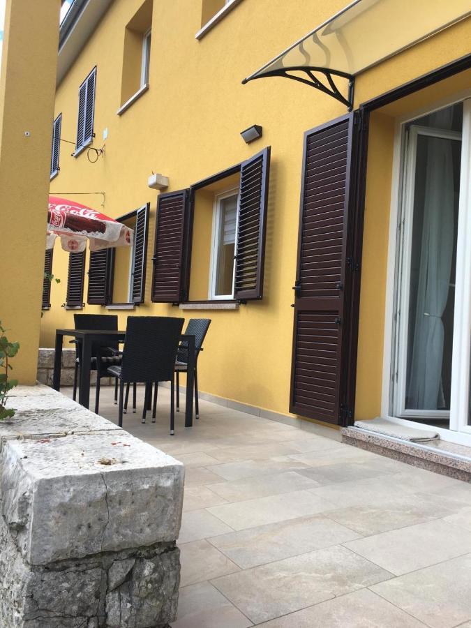 L Apartment Raša Eksteriør billede