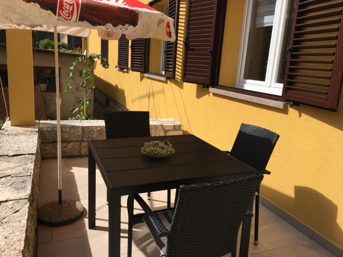 L Apartment Raša Eksteriør billede