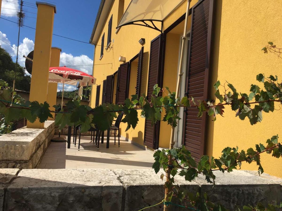 L Apartment Raša Eksteriør billede